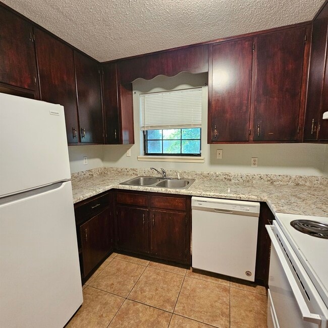 Building Photo - 3701 Donovan Dr