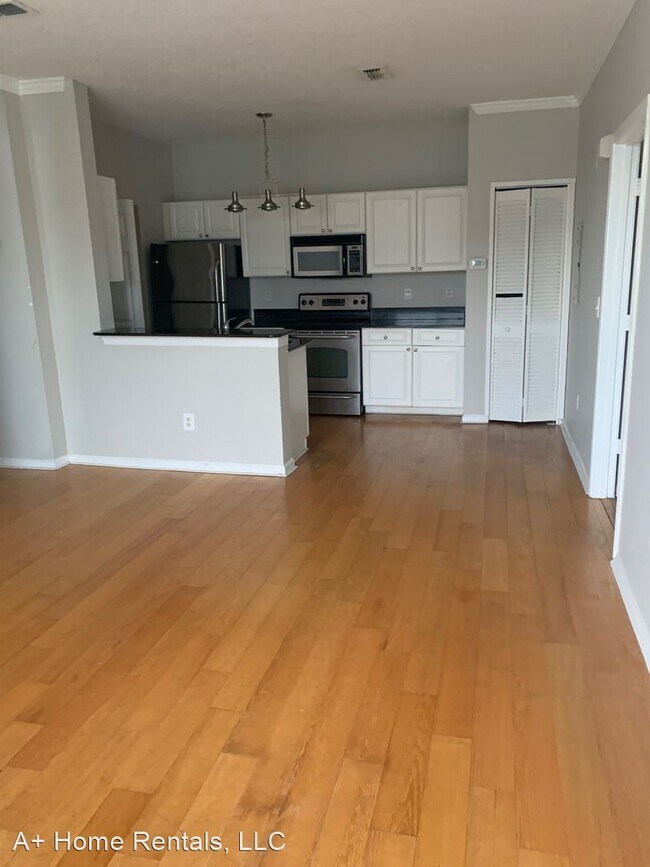 Building Photo - 14340 Fredricksburg Dr