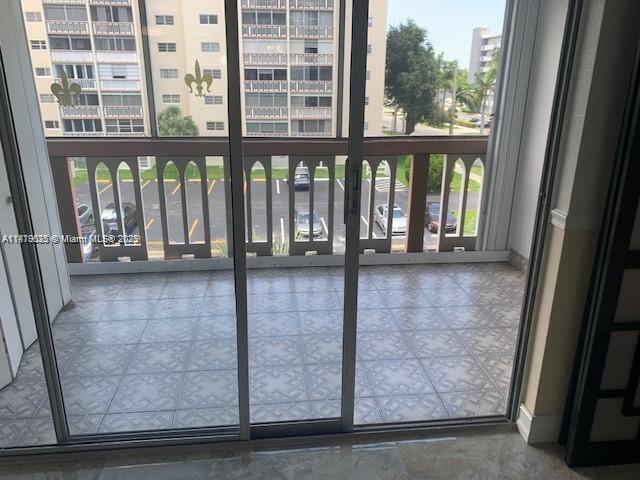 Building Photo - 901 NE 14th Ave