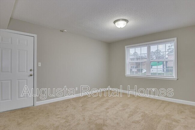 Building Photo - 2905 Arrowhead Dr