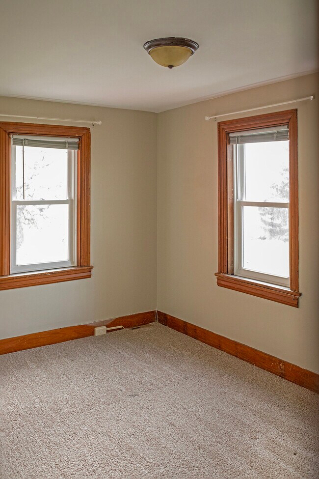 Bedroom 1 - 4022 E Newport Rd