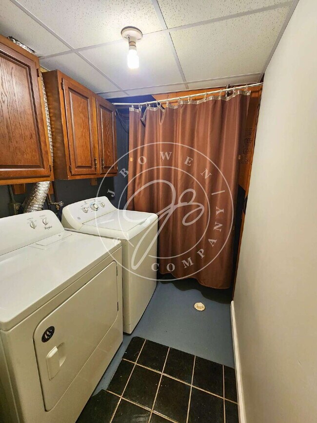 Building Photo - MUST SEE! Updated 3-Bedroom Home with Finished Basement & Large Fenced Yard