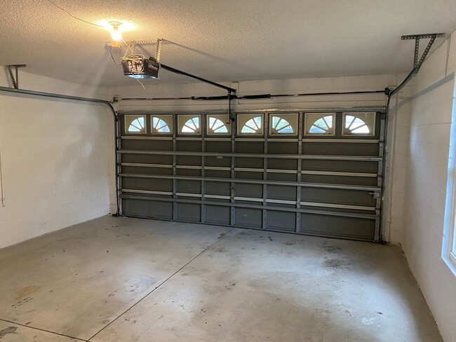 Building Photo - House for rent