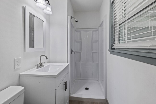 Building Photo - 503 Hickok St