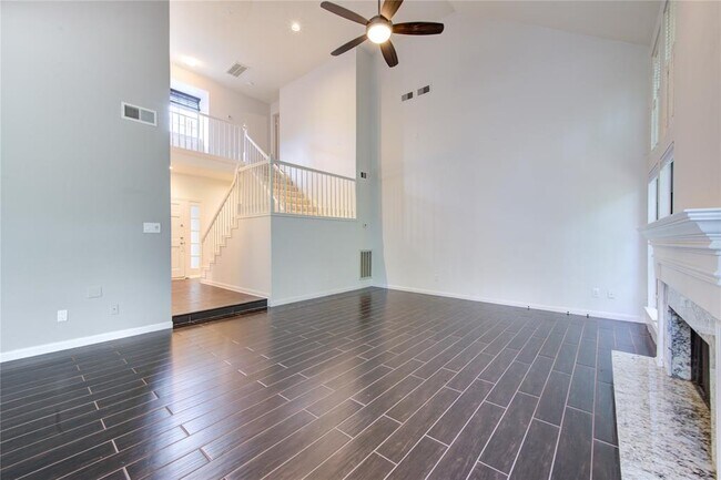 Building Photo - 25 Fairway Oaks Pl