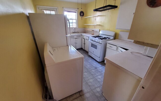 Building Photo - 157-159 Roberta Dr