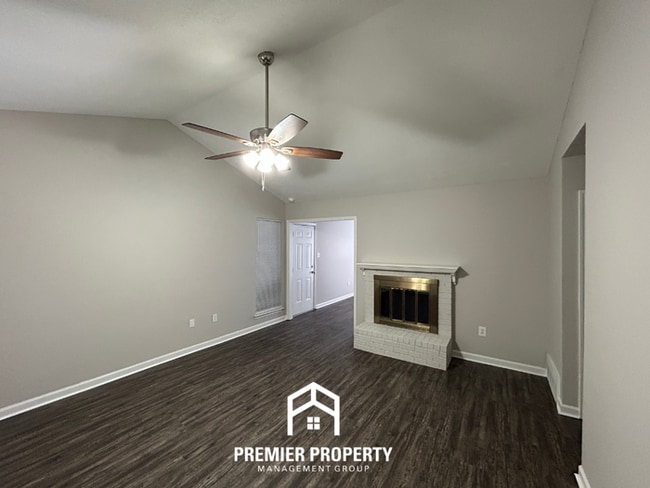 Building Photo - 3760 Ivanhoe Dr