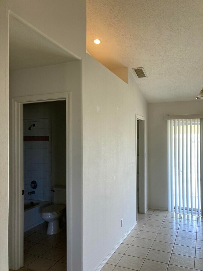Building Photo - 14 Lola Ct
