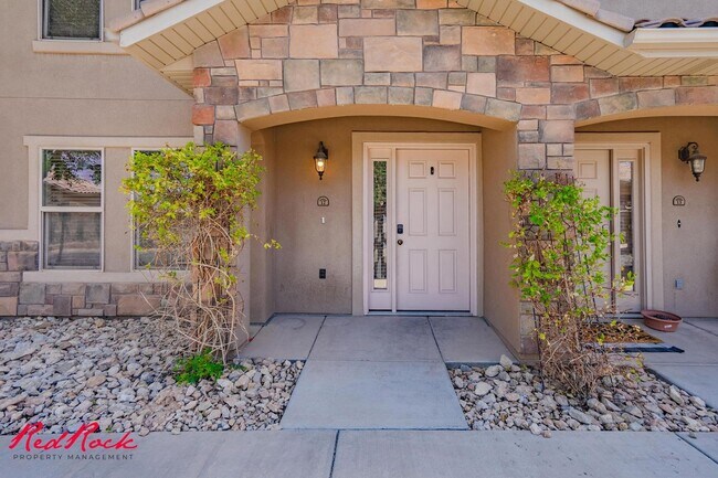 Building Photo - 3 Bedroom Townhome In Fossil Hills!