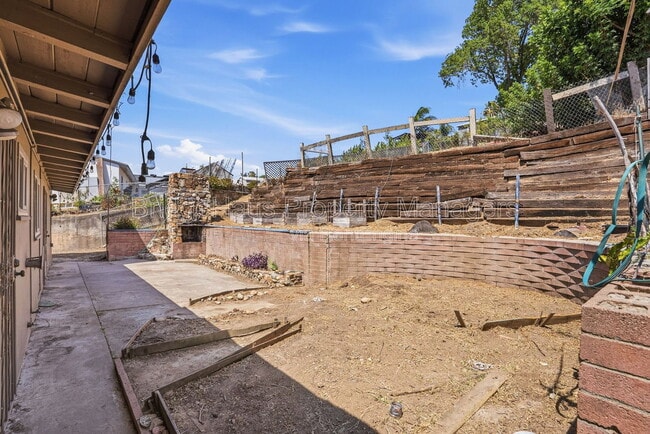 Building Photo - 7562 Zemco Dr