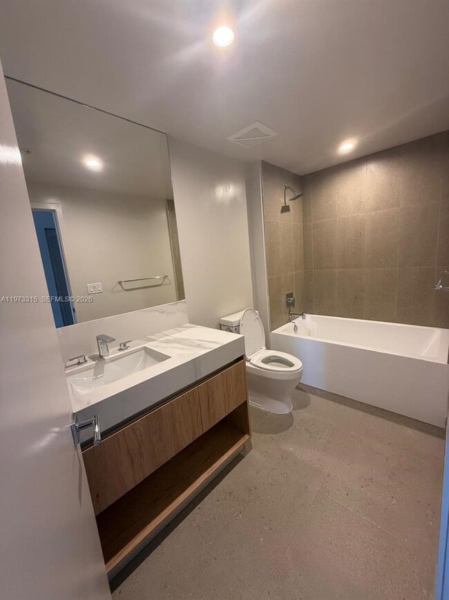 Building Photo - 11 NE 6th St