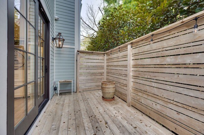 Building Photo - Franklin Gem Walking Distance to Downtown!