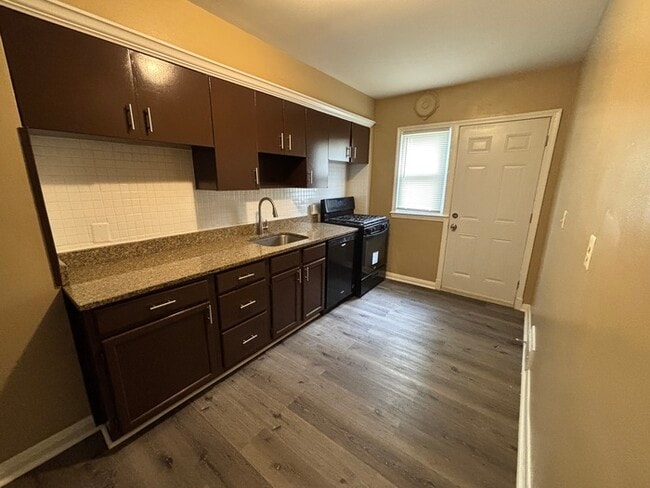 Building Photo - 3 Bedrooms plus Finished basement