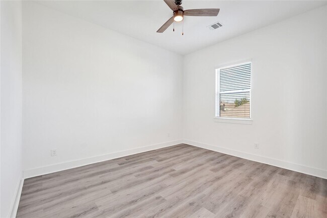 Building Photo - 3238 Frying Pan Place