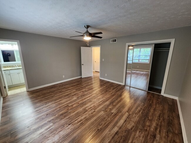 Building Photo - 365 Winding River Dr