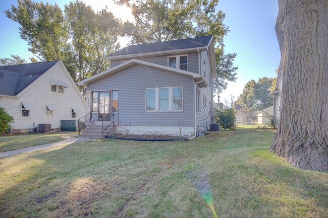 Building Photo - Completely remodeled 3 bed home