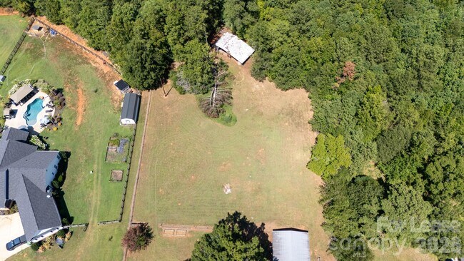 Building Photo - 734 Culp Ferguson Rd