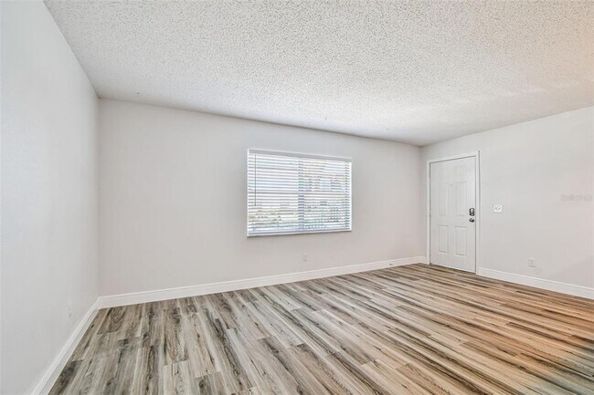 Building Photo - 9125 Tudor Dr