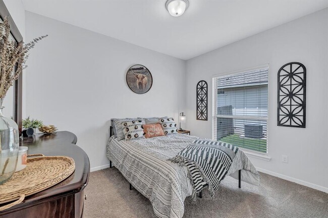 Building Photo - 717 Friar Tuck Dr