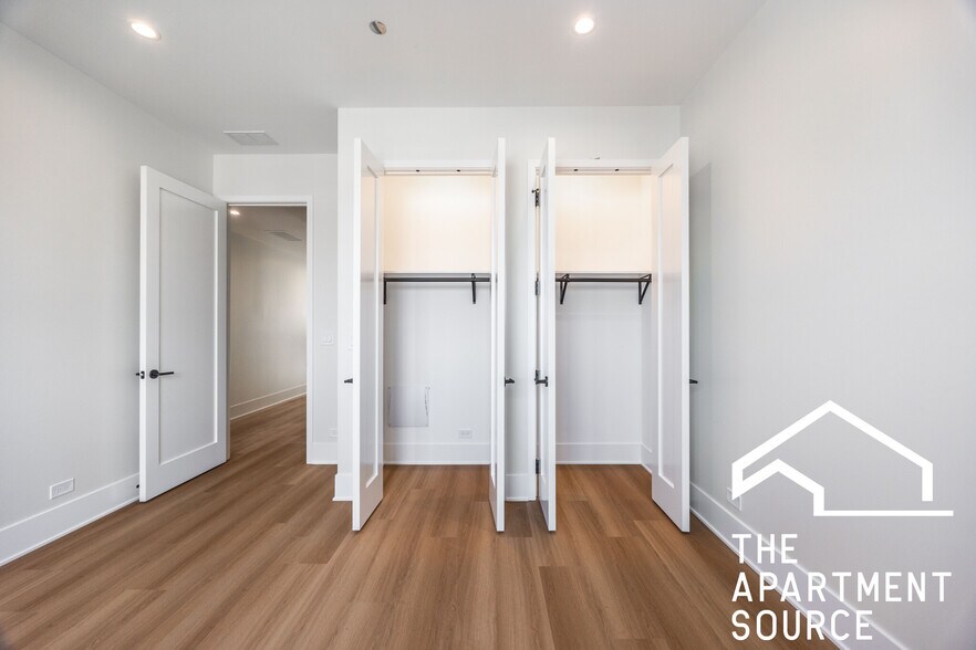 Building Photo - 1624 W Grand Ave