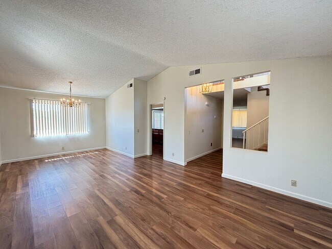 Building Photo - West Lancaster Home