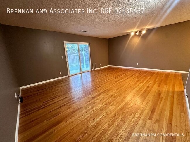 Building Photo - 975 Hemlock Ave