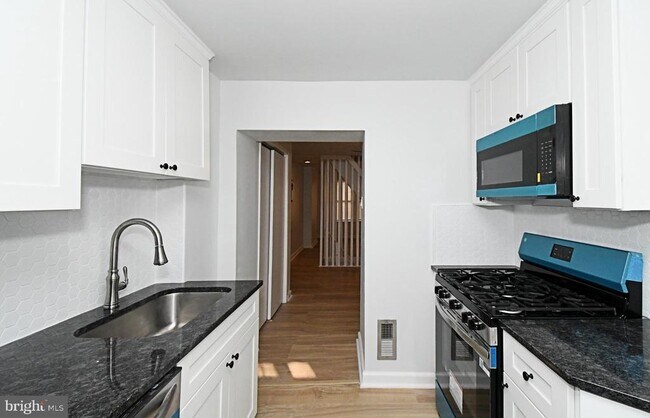 Building Photo - 5816 Knox St