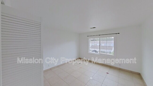 Building Photo - 432 Via Rosa