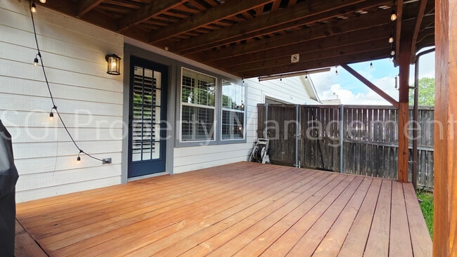 Building Photo - 5004 Evergreen Dr