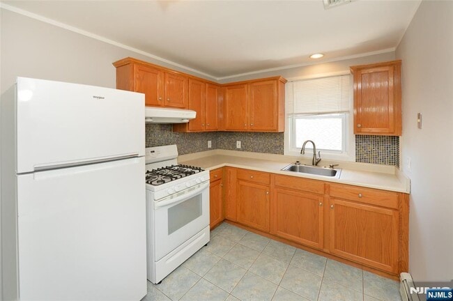 Building Photo - 142 Grand 2