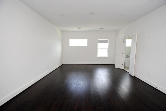 Building Photo - 7707 Jack Oak Ave