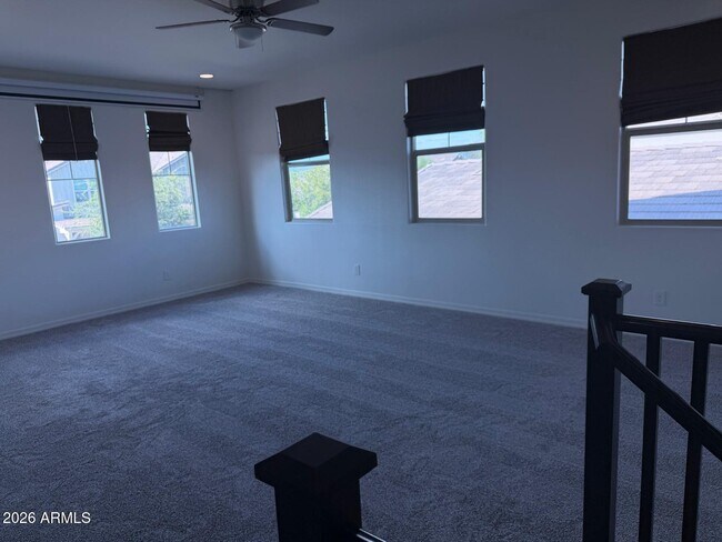 Building Photo - 2043 E Lantana Dr