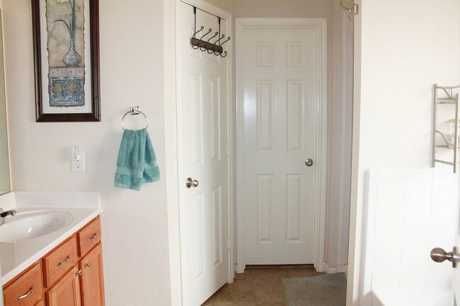 Building Photo - 217 Grooms Rd