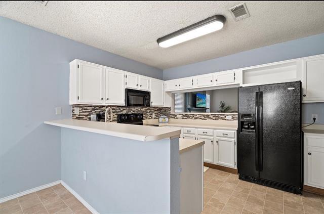 Building Photo - 1520 Beach Ln