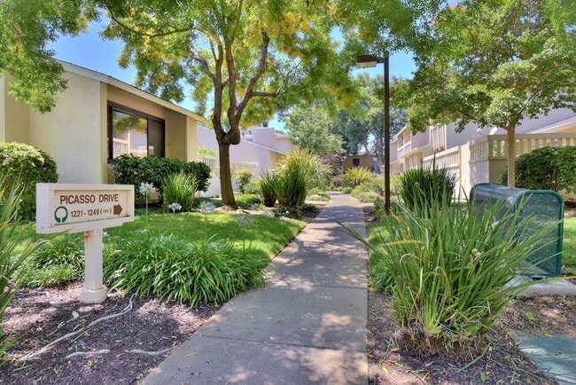 Building Photo - 1225 Picasso Dr