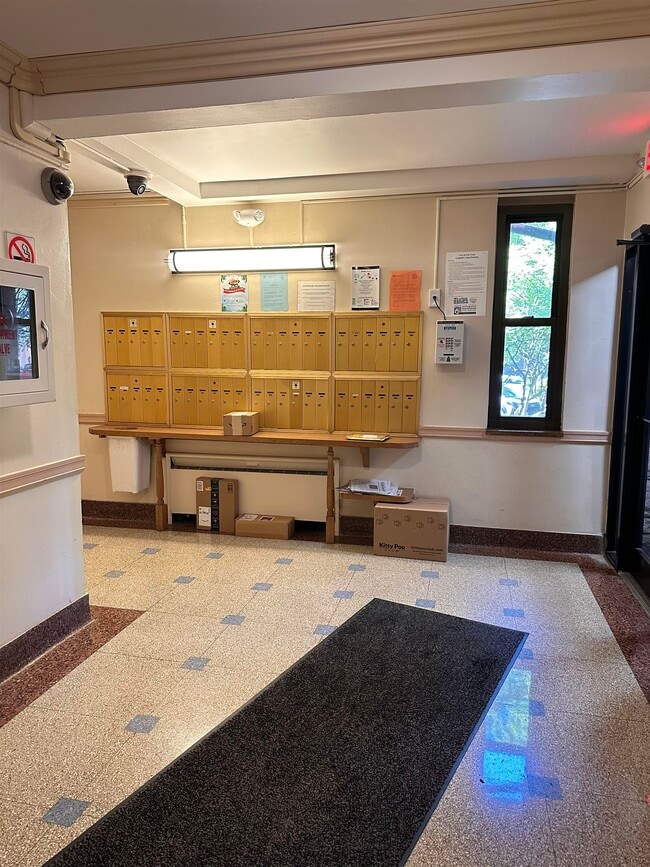 Building Photo - 411 Park Pl