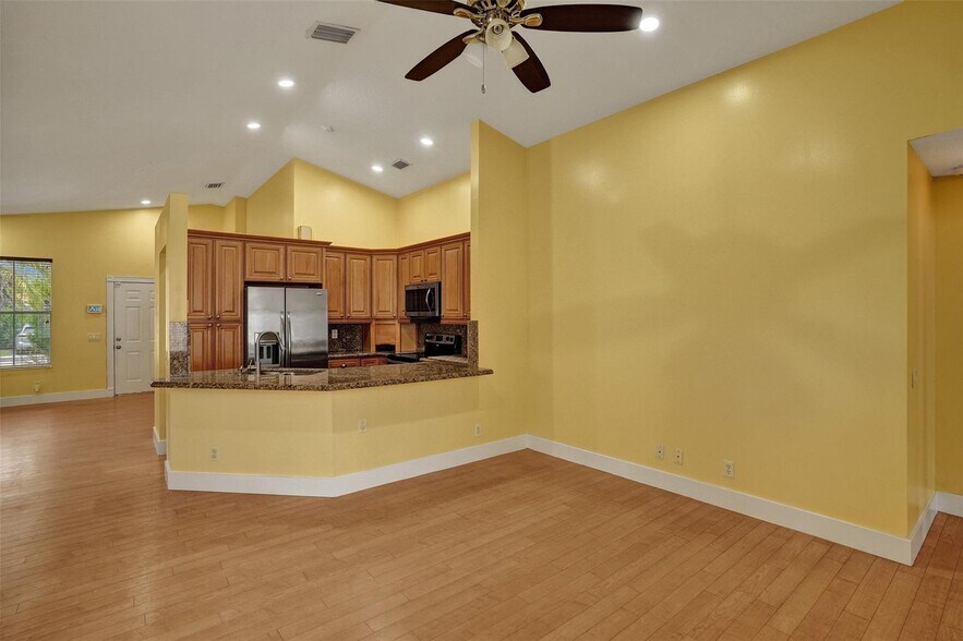 Building Photo - 839 Falling Water Rd