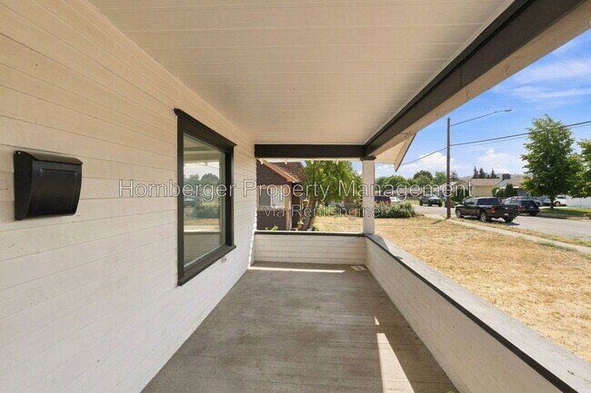 Building Photo - 2719 E Columbia Ave