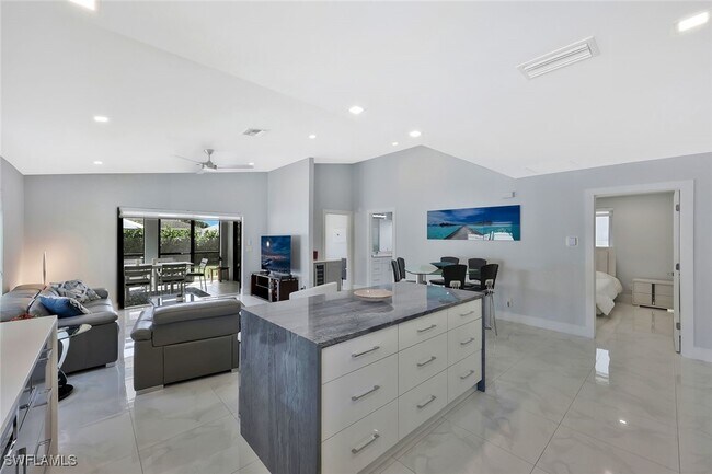 Building Photo - 532 103rd Ave N