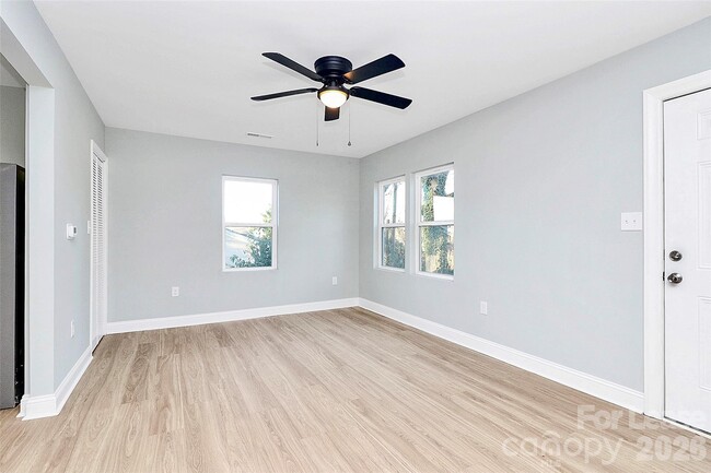 Building Photo - 1521 Effingham Rd