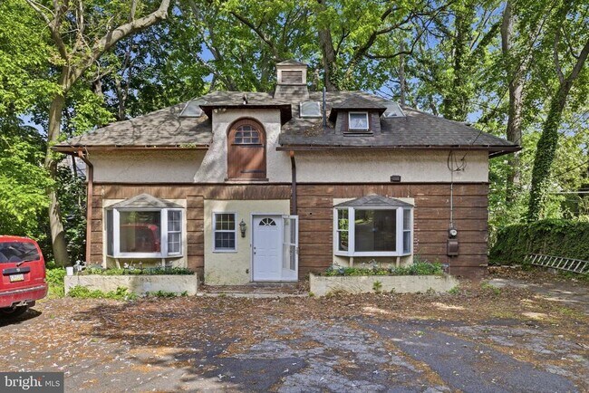 Building Photo - 5939 Drexel Rd