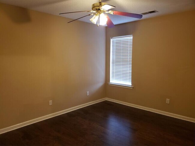 Building Photo - 1088 Sunstar Dr