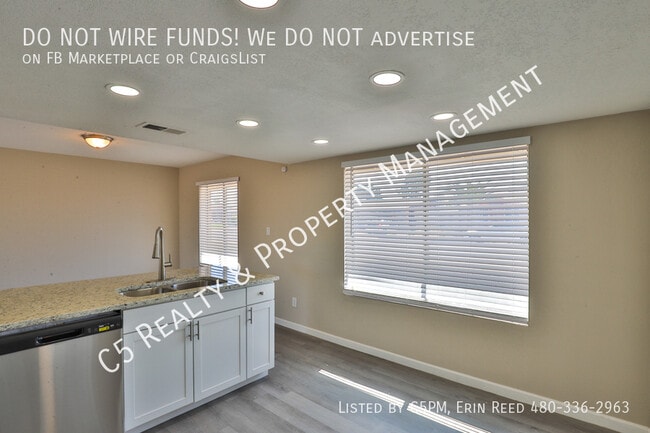 Building Photo - 732 E Hampton Ave