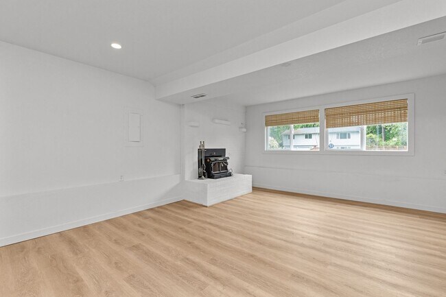 Building Photo - 4Bd Bothell Home!