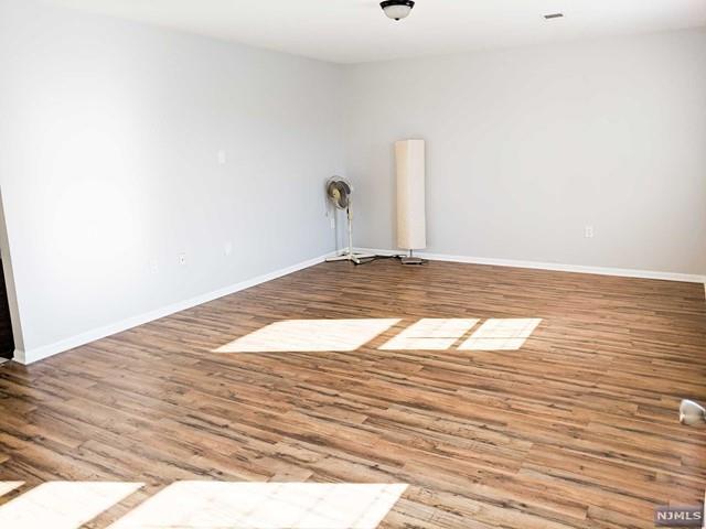 Building Photo - 10 Elm Ct