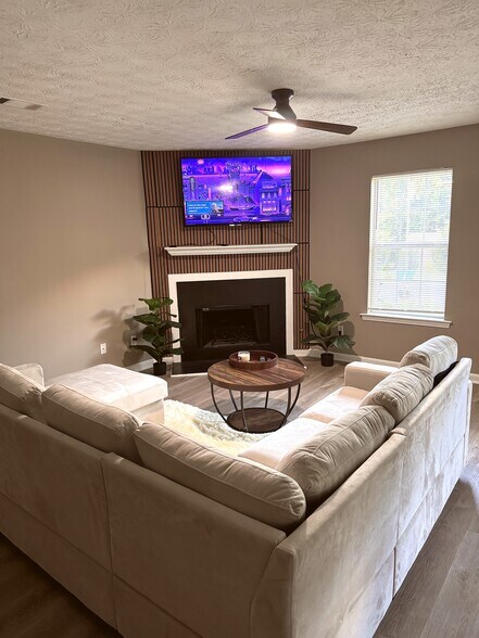 Living Room - 5789 Summerglen Ln