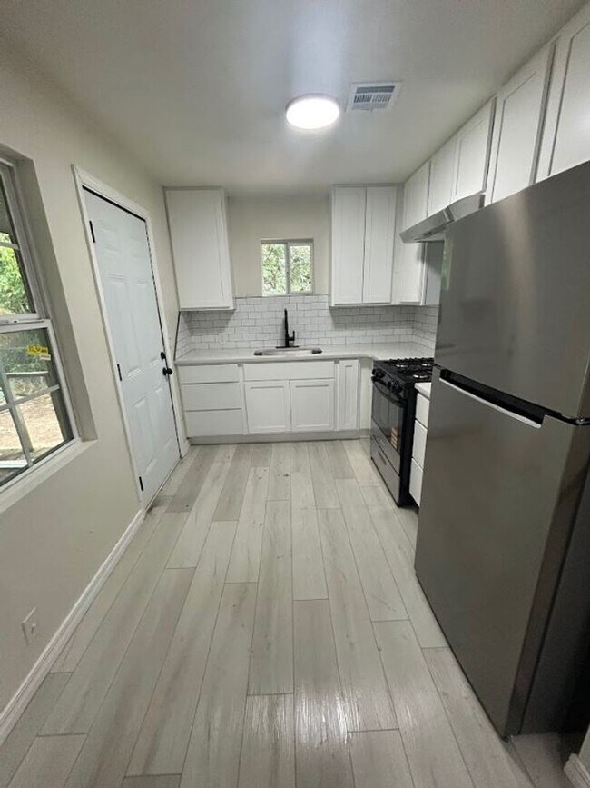 Building Photo - 3 Bedroom Rent to Own Home Available!
