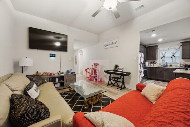 Building Photo - 1417 Sunkiss Dr