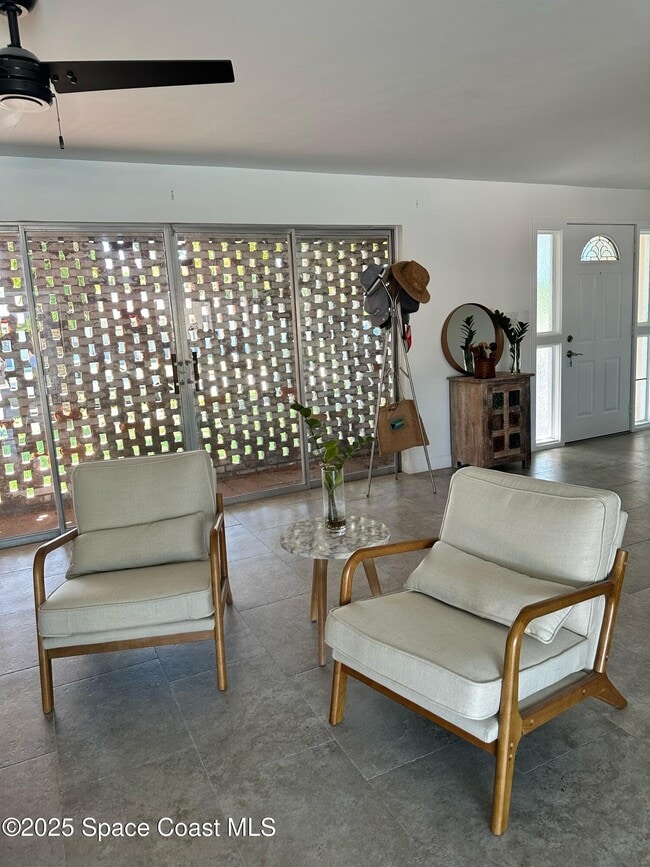 Building Photo - 302 W Osceola Ln