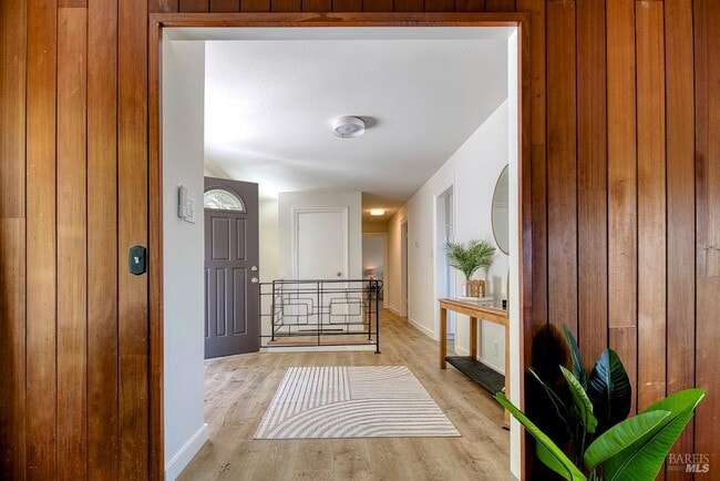 Building Photo - 76 Oak Springs Dr
